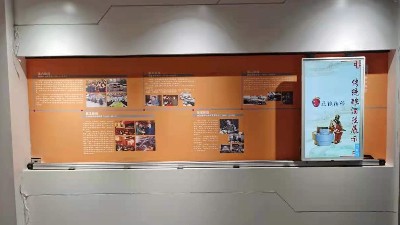 云南陸良黨群服務中心引入滑軌屏、拼接屏、一體機打造信息平臺